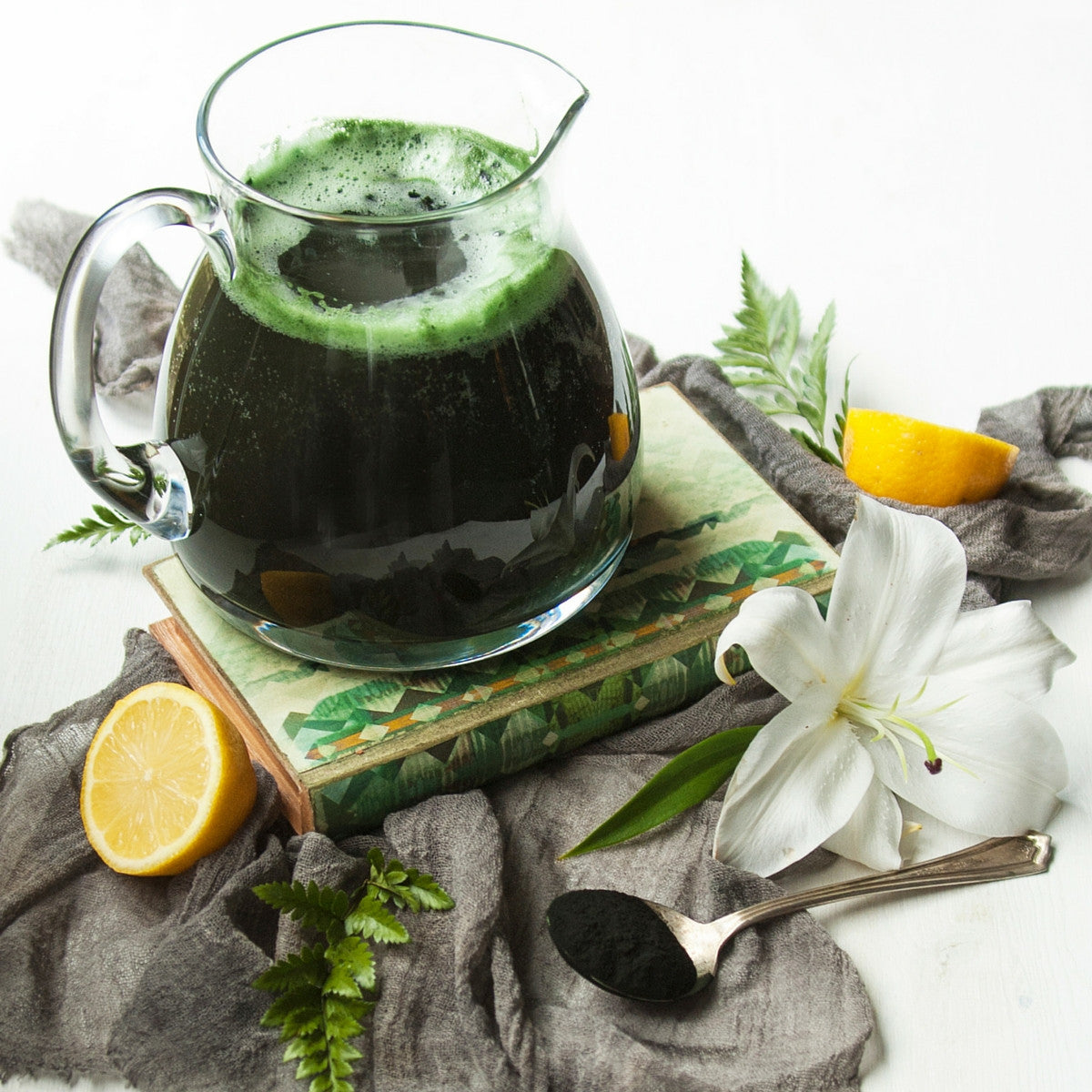 4-Ingredient Spirulina Lemonade